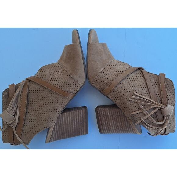 Franco Sarto Fina2 Bootie Peep toe Sandal Heels Tan Suede Perforated Fringe Sz 9 - Picture 5 of 11